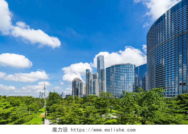 蓝天白云下现代化城市建筑中国广州市区